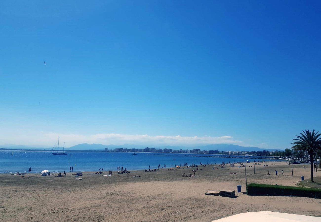 Apartament en Rosas / Roses - 1029 JOC PILOTA 50m Playa