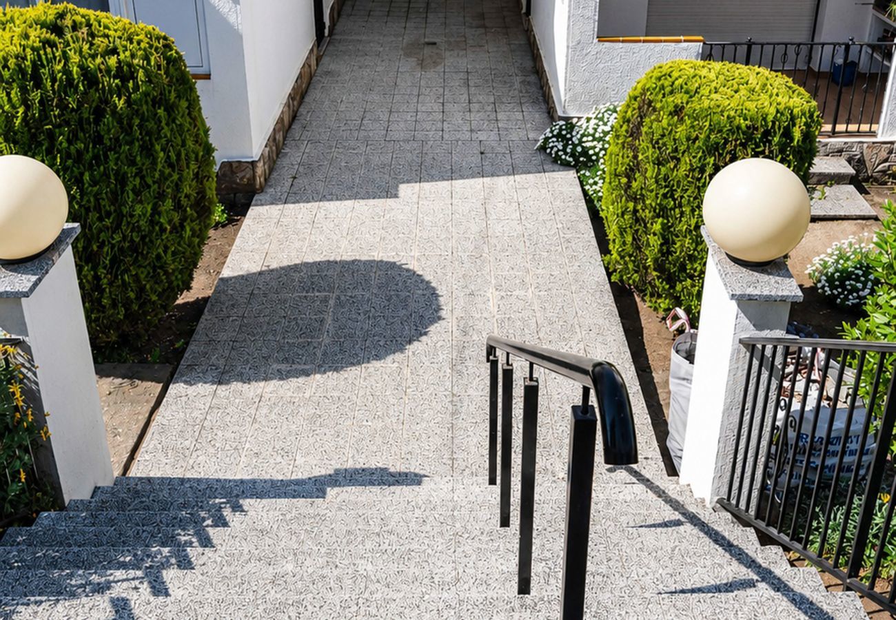 Apartament en Rosas / Roses - 1205 JARDINS con PISCINA - APIVEND