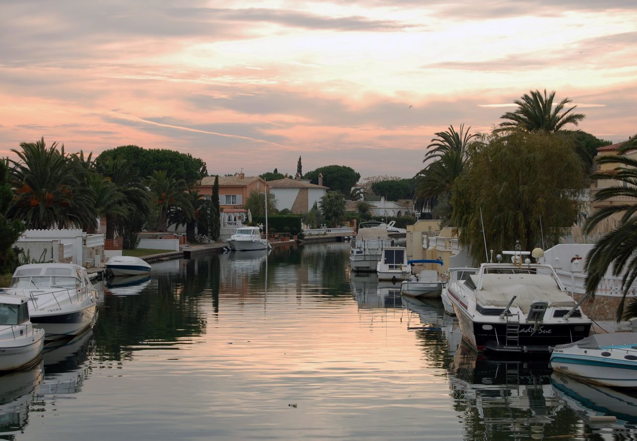 Apartament en Empuriabrava - 1212 SANT MAURICI vista canal