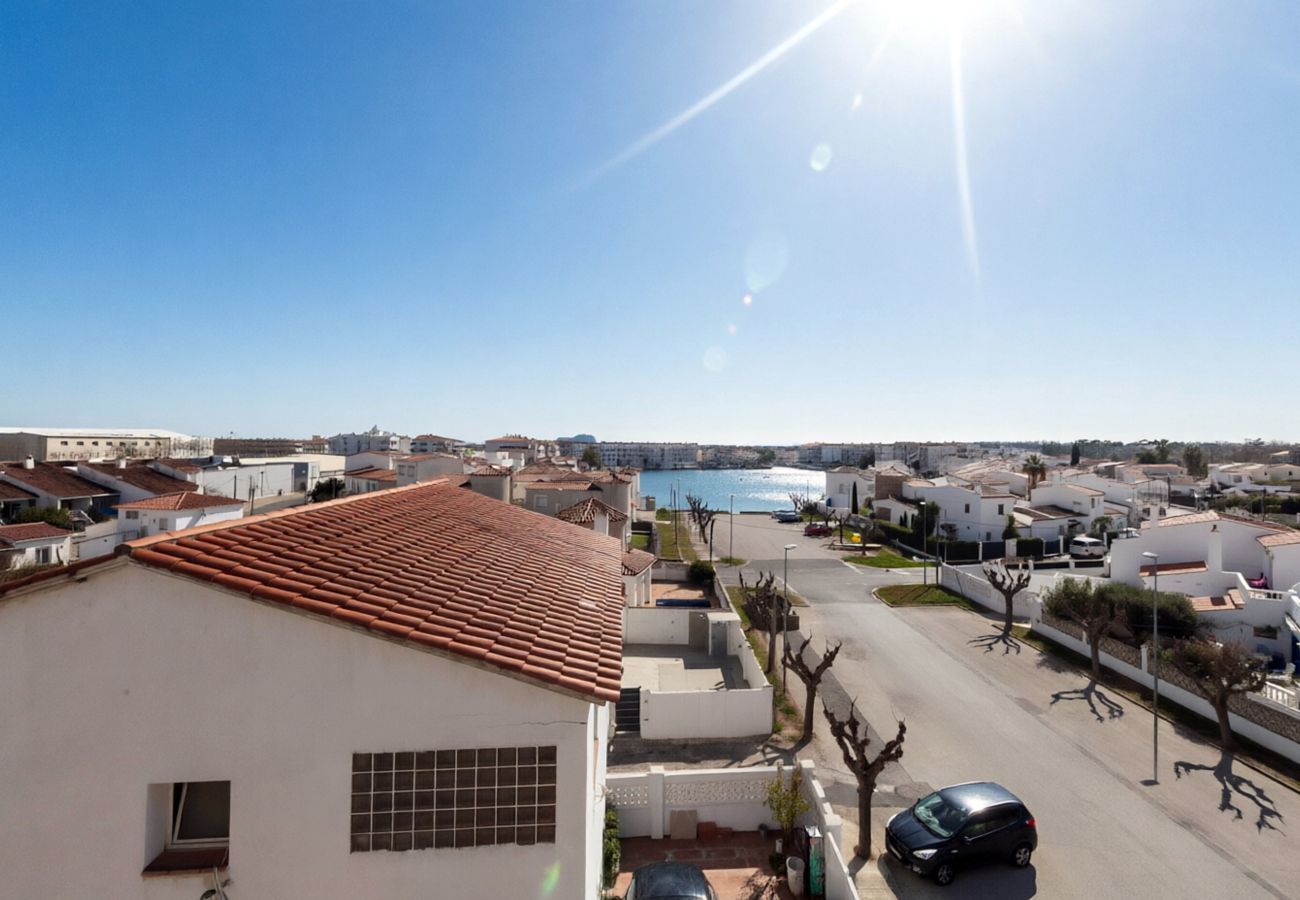 Apartament en Empuriabrava - 1212 SANT MAURICI vista canal Empuriabrava APIVEND