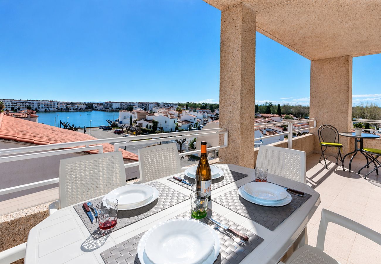 Apartament en Empuriabrava - 1212 SANT MAURICI vista canal Empuriabrava APIVEND