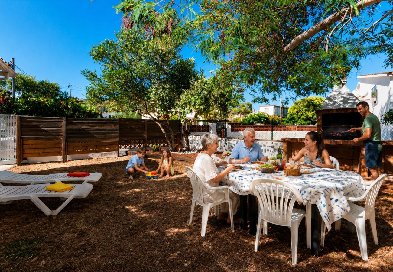 Casa en Rosas / Roses - 1215 BAIX CAMP casa con jardin - APIVEND