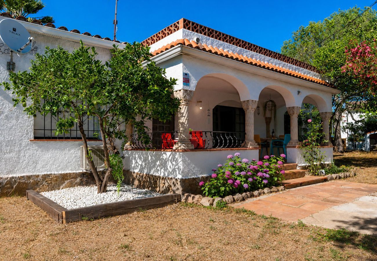 Casa en Rosas / Roses - 1215 BAIX CAMP casa con jardin - APIVEND