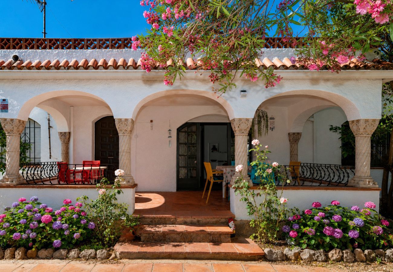 Casa en Rosas / Roses - 1215 BAIX CAMP casa con jardin - APIVEND