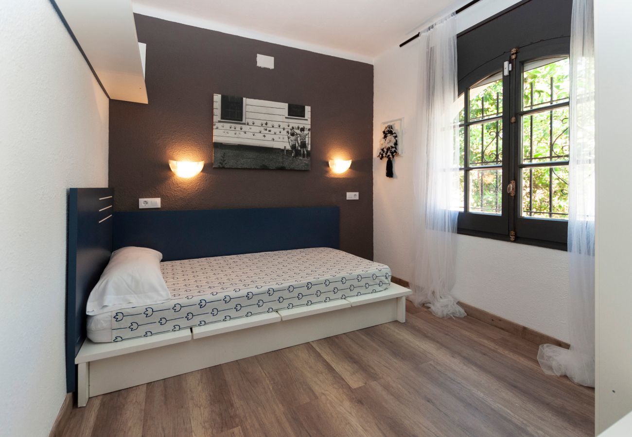 Casa en Rosas / Roses - 1215 BAIX CAMP casa con jardin - APIVEND