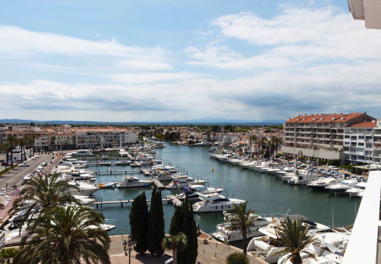 Estudi en Empuriabrava - 1222 CLUB NAUTIC vista canal