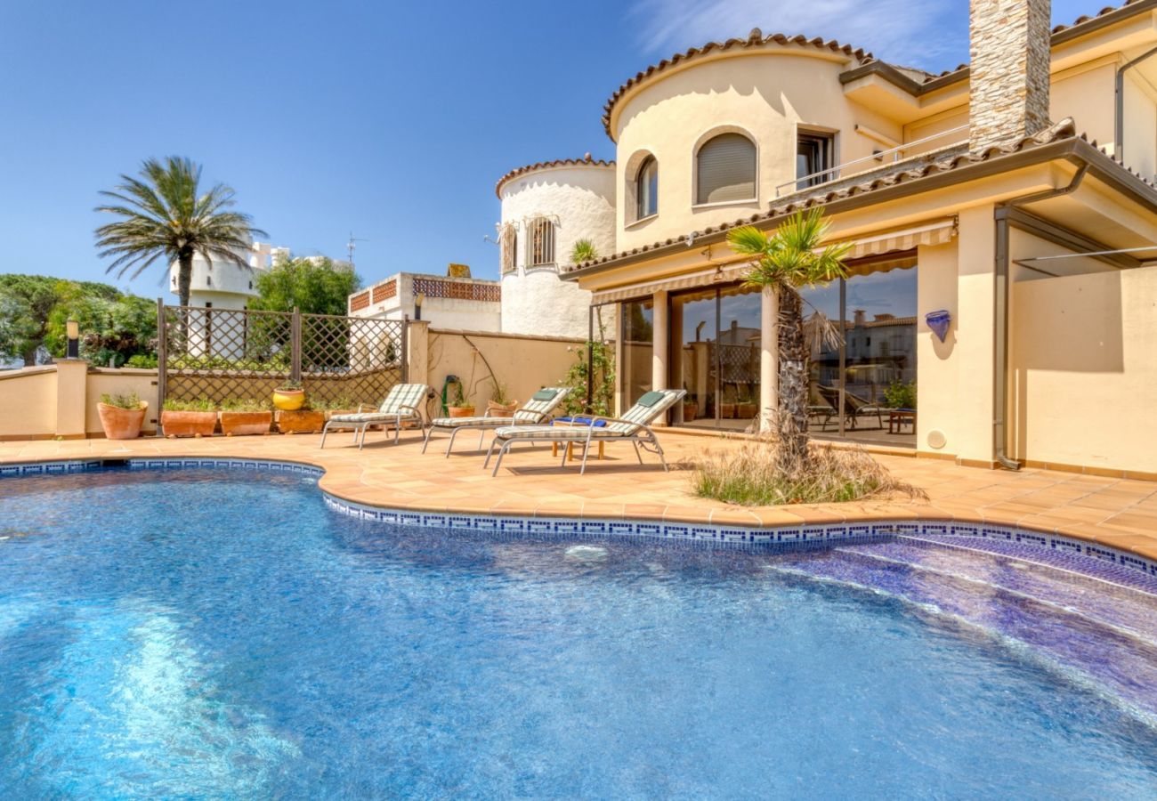 Casa en Empuriabrava - 1229 LLOBREGAT casa piscina