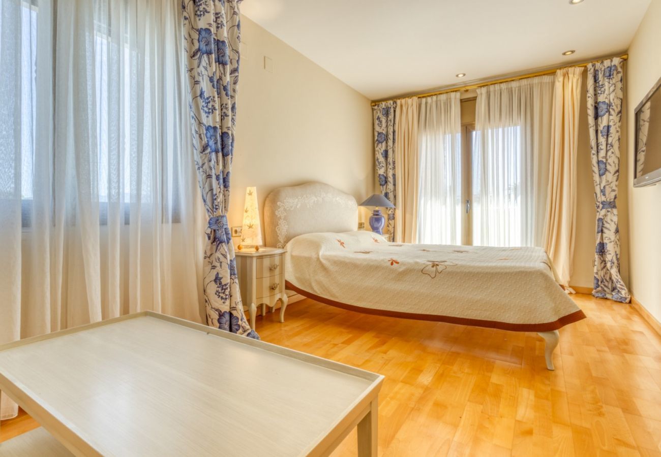 Casa en Empuriabrava - 1229 LLOBREGAT casa piscina