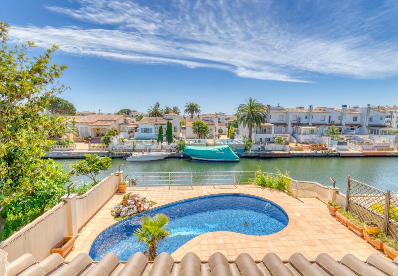 Casa en Empuriabrava - 1229 LLOBREGAT casa piscina