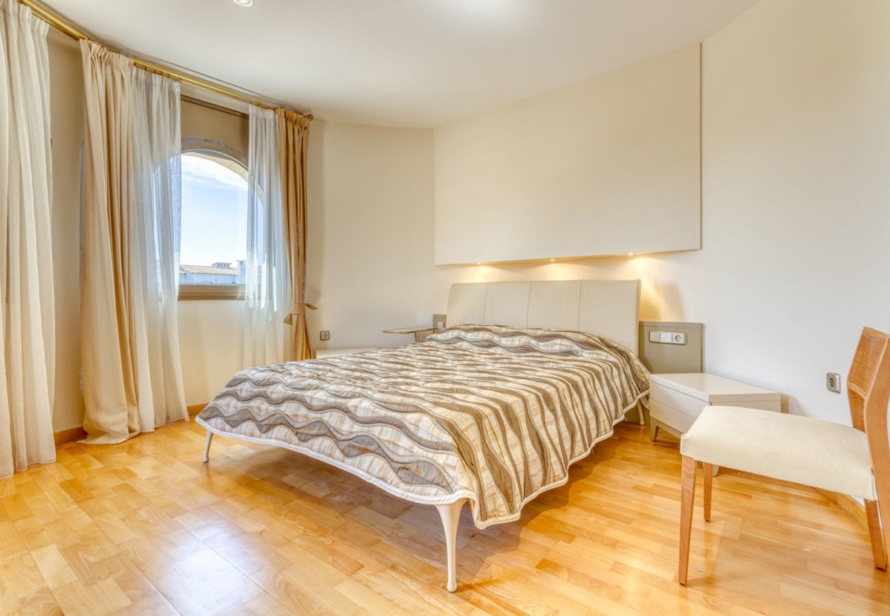 Casa en Empuriabrava - 1229 LLOBREGAT casa piscina