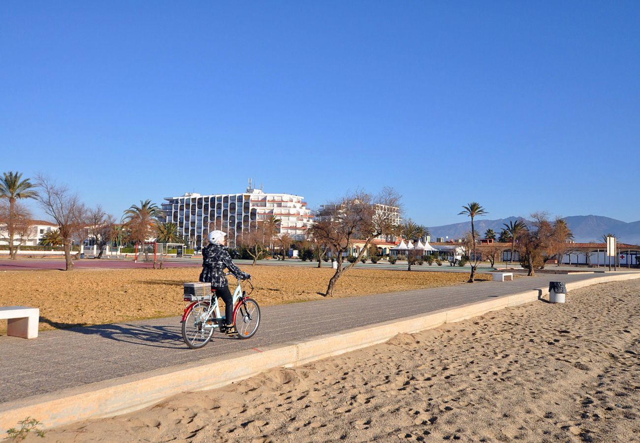 Casa en Empuriabrava - 1229 LLOBREGAT casa piscina