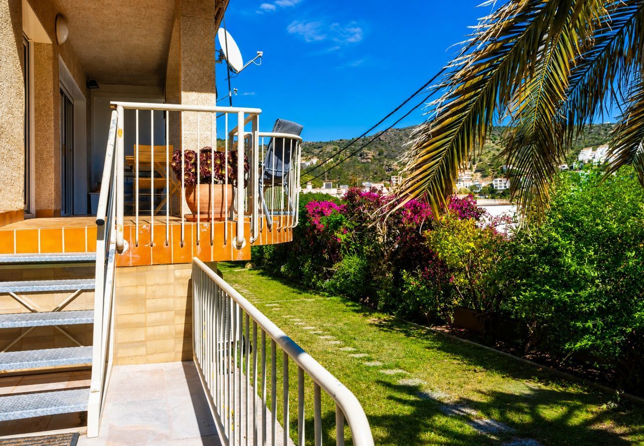 Apartament en Rosas / Roses - 1233 VILA NEUS con piscina - APIVEND